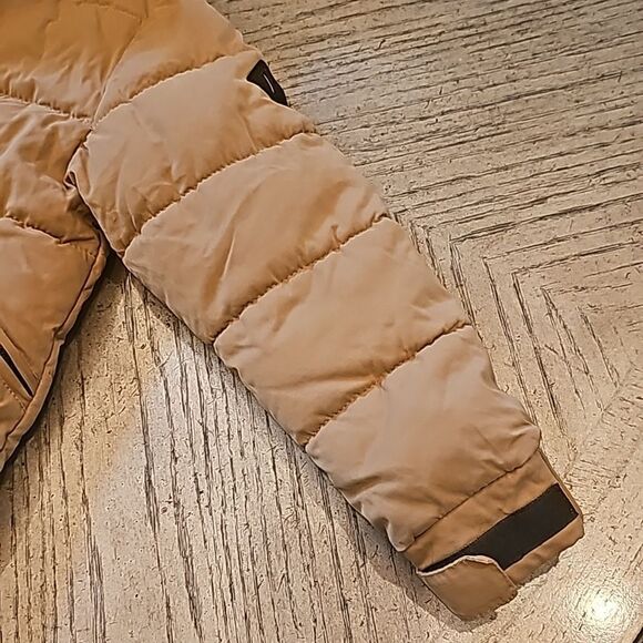 Boys tan hooded puffer jacket size 5/6 - Picture 3 of 13